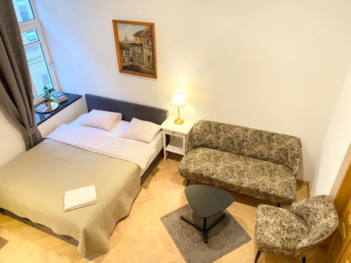 Centro Apartment Near Gedimas Avenue Vilnius Bagian luar foto