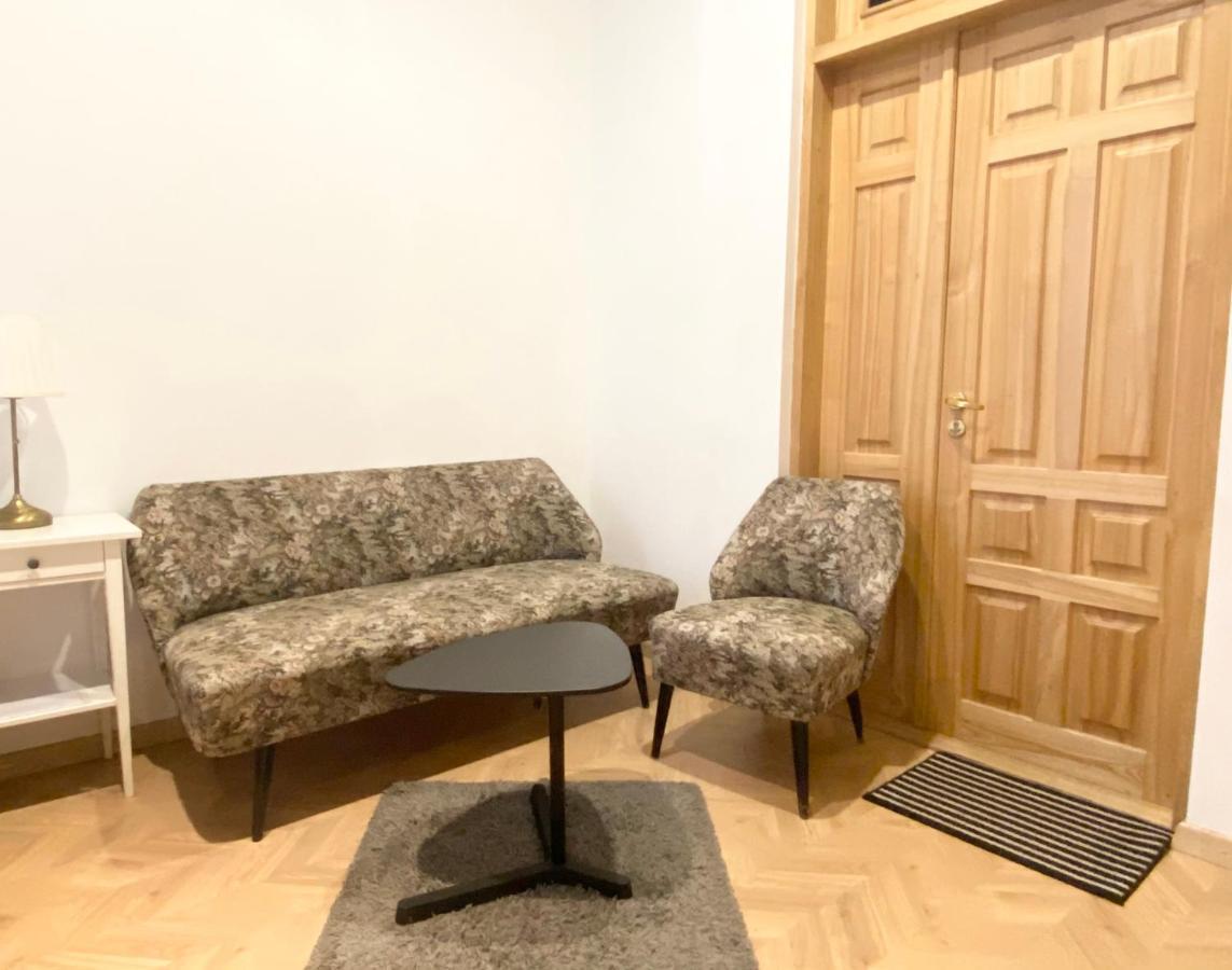 Centro Apartment Near Gedimas Avenue Vilnius Bagian luar foto